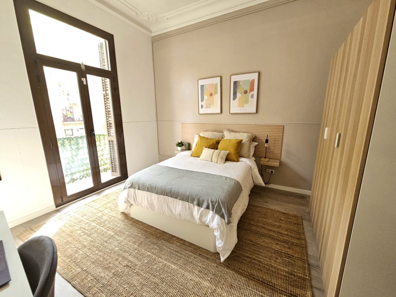 Room 1 - Spacious 7-Bedroom Coliving Apartment with Terrace in Central L'Eixample - Gallery - 1
