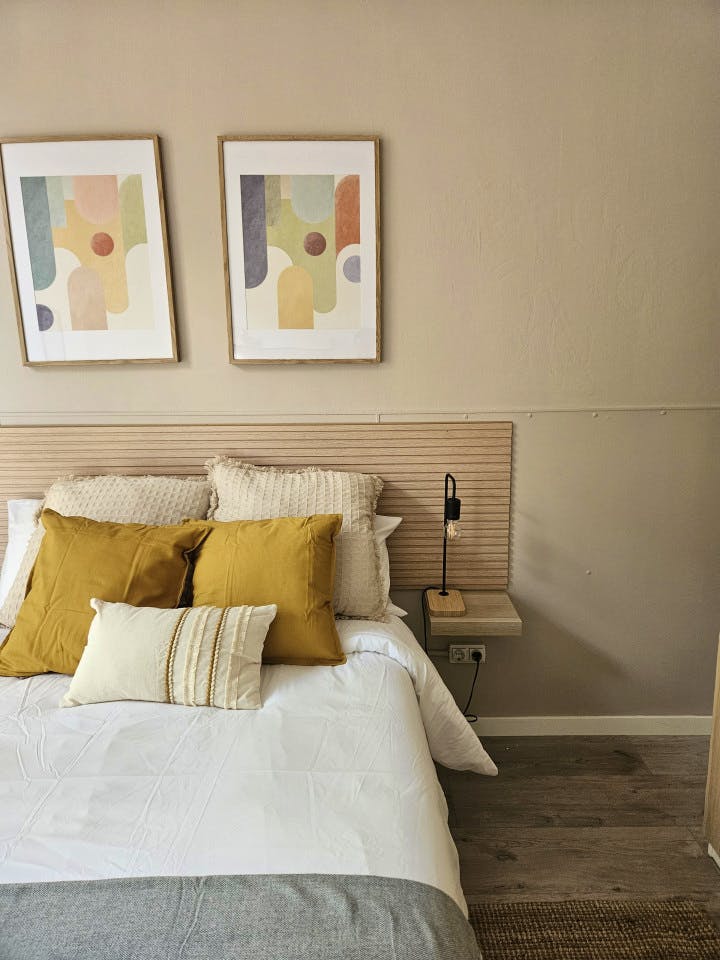Room 1 - Spacious 7-Bedroom Coliving Apartment with Terrace in Central L'Eixample - Gallery - 4