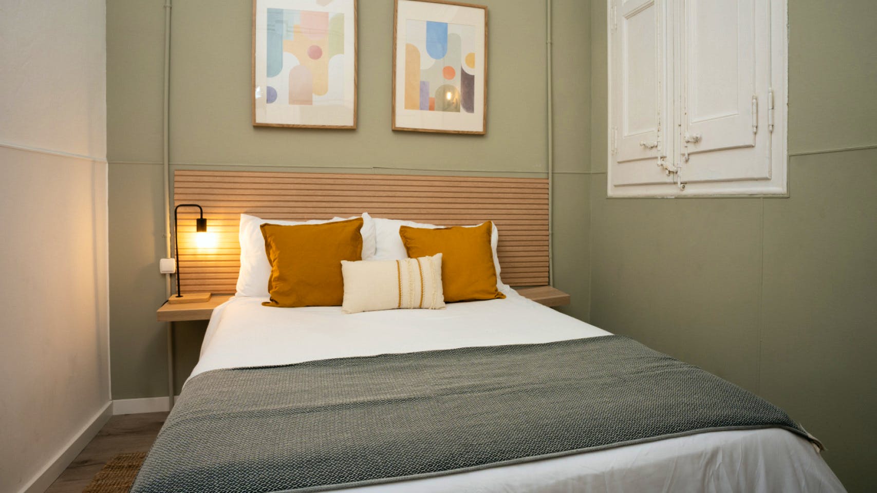 Room 2 - Spacious 7-Bedroom Coliving Apartment with Terrace in Central L'Eixample - Gallery - 1