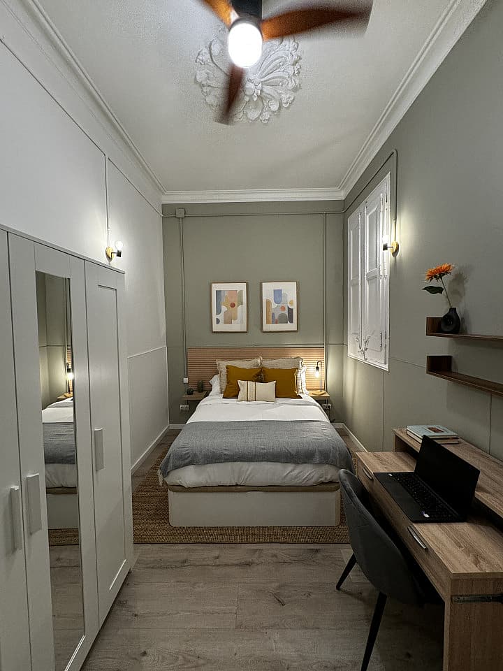 Room 2 - Spacious 7-Bedroom Coliving Apartment with Terrace in Central L'Eixample - Gallery - 18