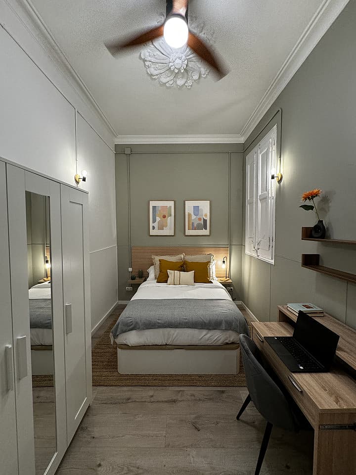 Room 2 - Spacious 7-Bedroom Coliving Apartment with Terrace in Central L'Eixample - Gallery - 30
