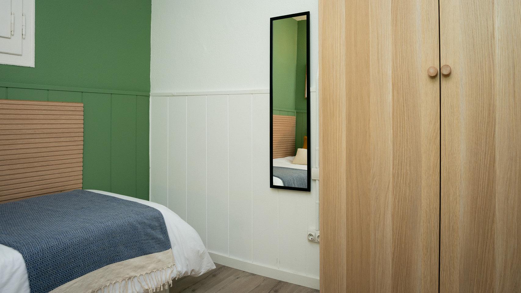 Room 3 - Spacious 7-Bedroom Coliving Apartment with Terrace in Central L'Eixample - Gallery - 18