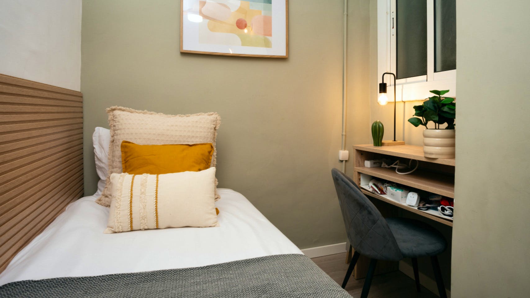 Room 4 - Spacious 7-Bedroom Coliving Apartment with Terrace in Central L'Eixample - Gallery - 1
