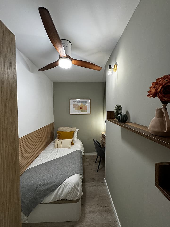 Room 4 - Spacious 7-Bedroom Coliving Apartment with Terrace in Central L'Eixample - Gallery - 6