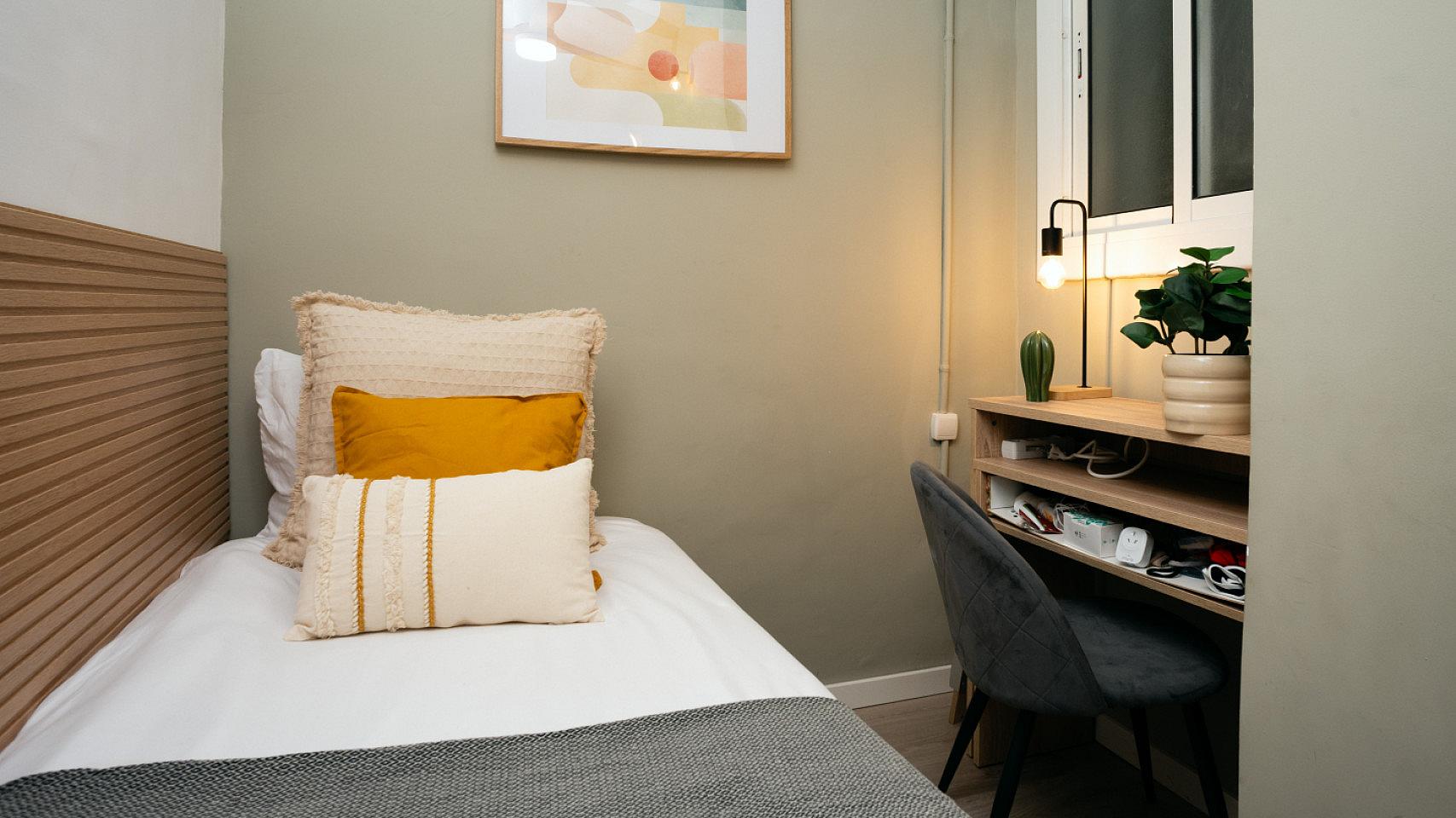 Room 4 - Spacious 7-Bedroom Coliving Apartment with Terrace in Central L'Eixample - Gallery - 9
