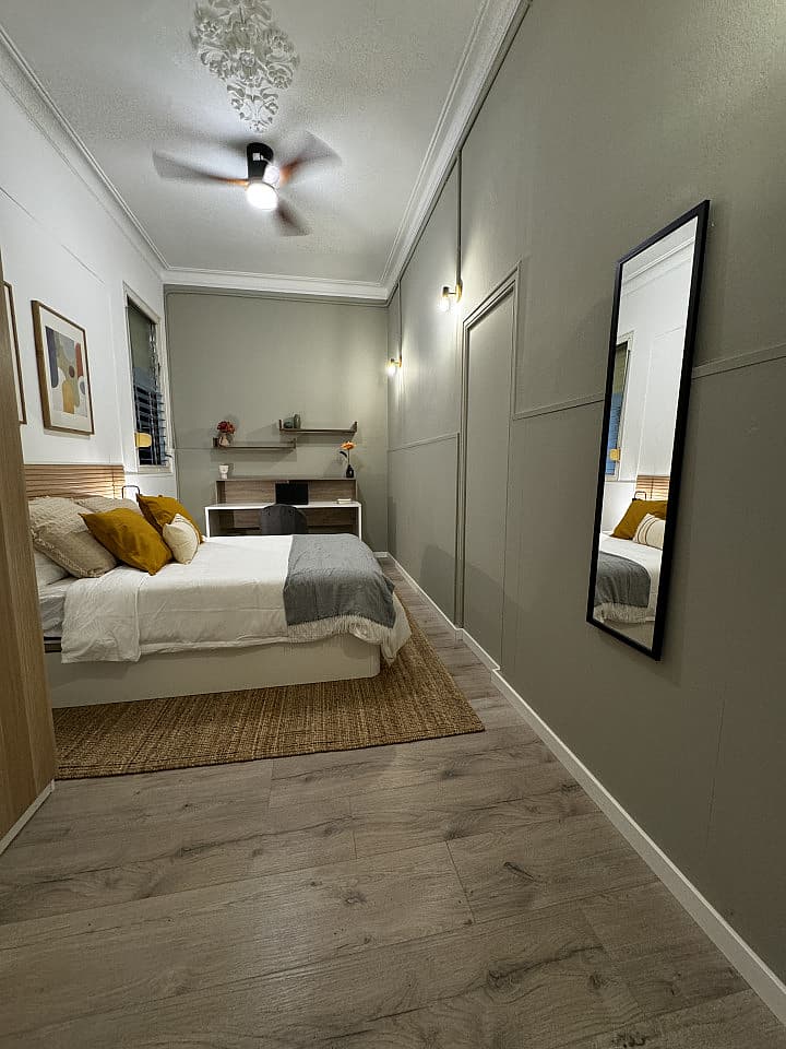 Room 6 - Spacious 7-Bedroom Coliving Apartment with Terrace in Central L'Eixample - Gallery - 25