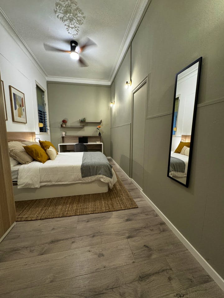 Room 6 - Spacious 7-Bedroom Coliving Apartment with Terrace in Central L'Eixample - Gallery - 4
