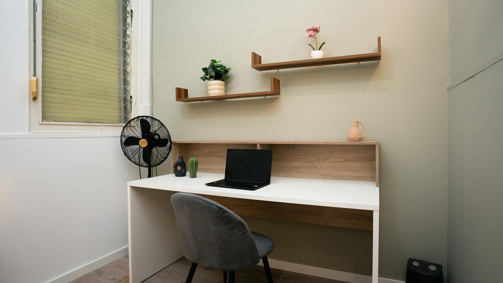 Room 6 - Spacious 7-Bedroom Coliving Apartment with Terrace in Central L'Eixample - Gallery - 9