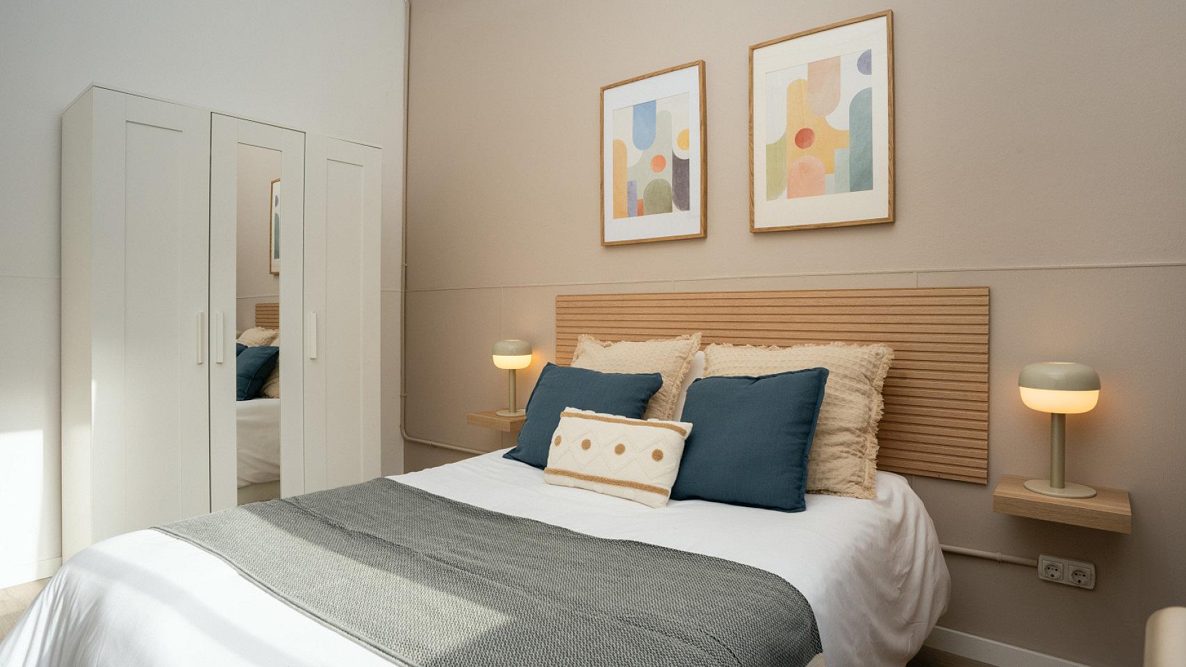 Room 7 - Spacious 7-Bedroom Coliving Apartment with Terrace in Central L'Eixample - Gallery - 8