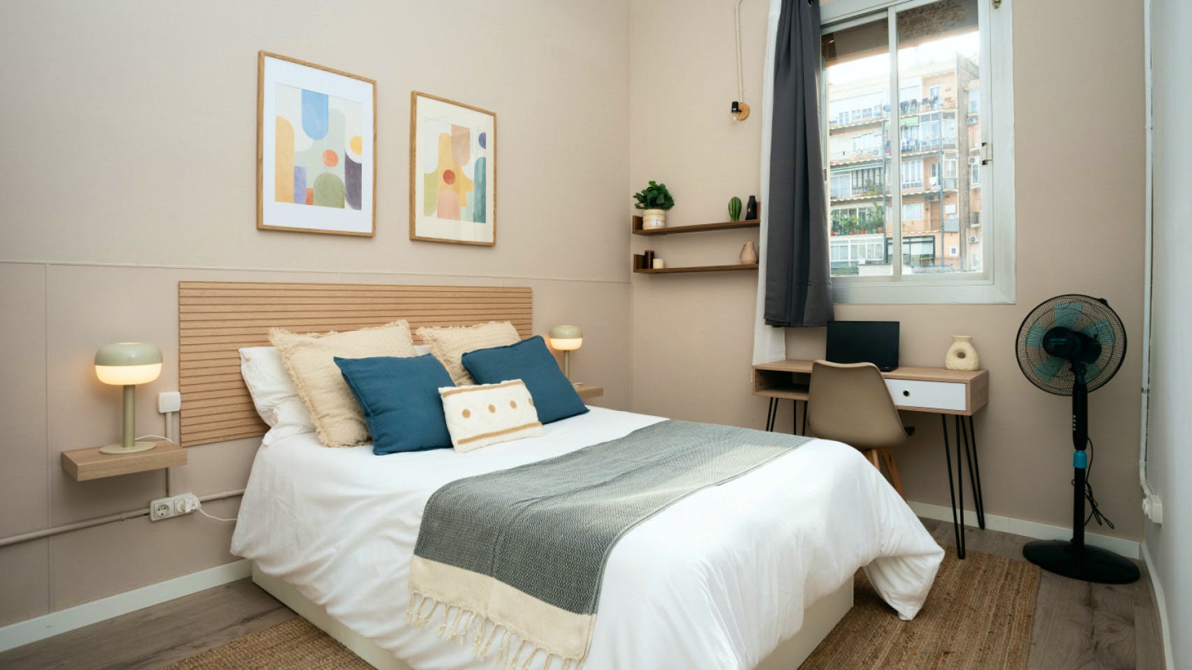 Room 7 - Spacious 7-Bedroom Coliving Apartment with Terrace in Central L'Eixample - Gallery - 1