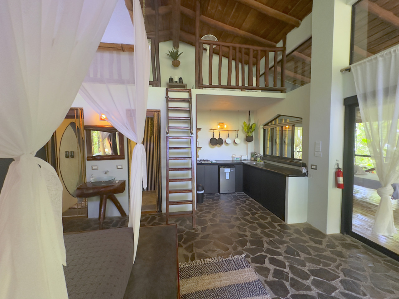 Suite Loft For One To Four Residents - Jungle Oasis Coliving Retreat Steps from Stunning Santa Teresa Beach - Gallery - 36