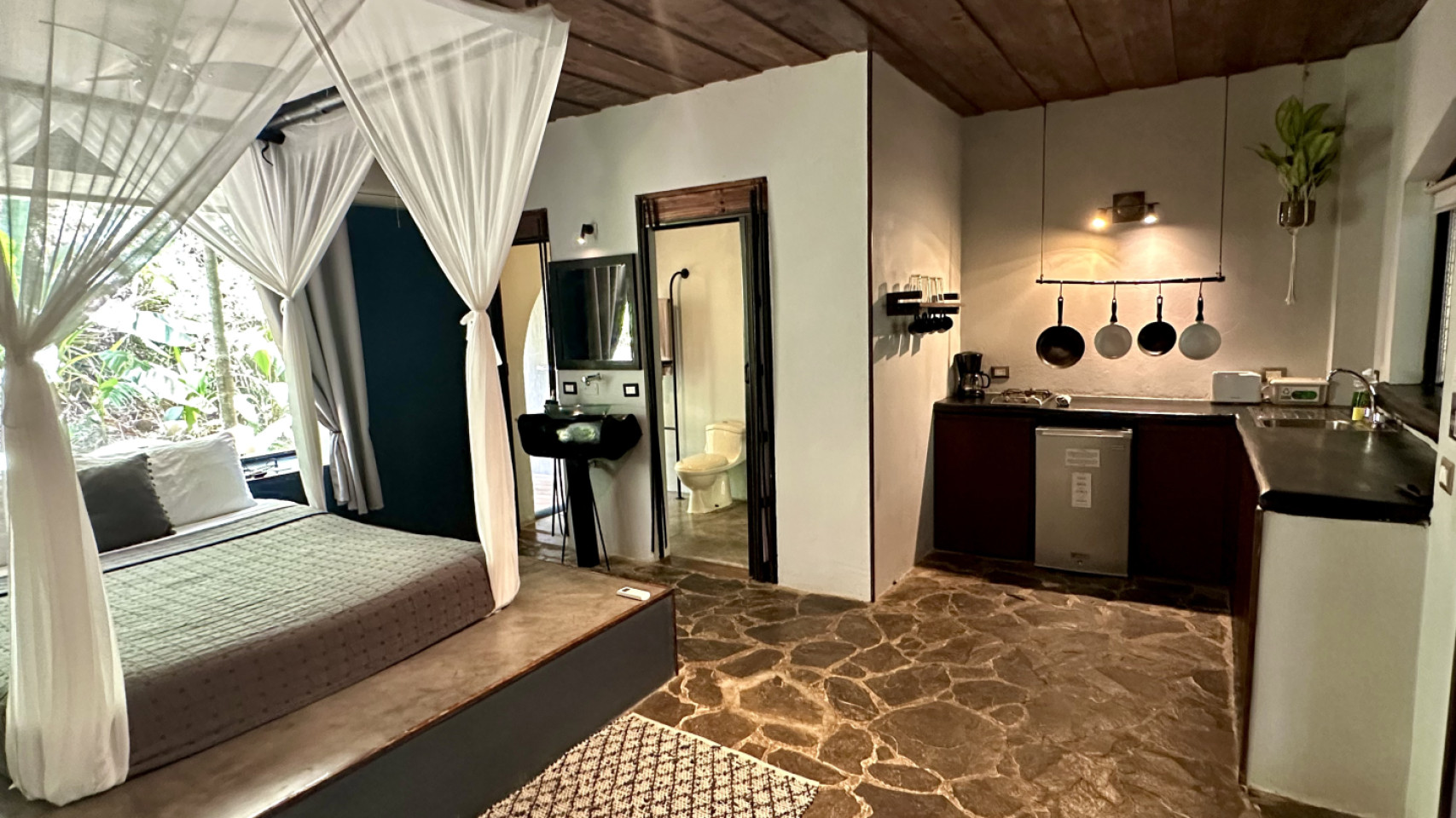 Suite Loft For One Or Two Residents - Jungle Oasis Coliving Retreat Steps from Stunning Santa Teresa Beach - Gallery - 19
