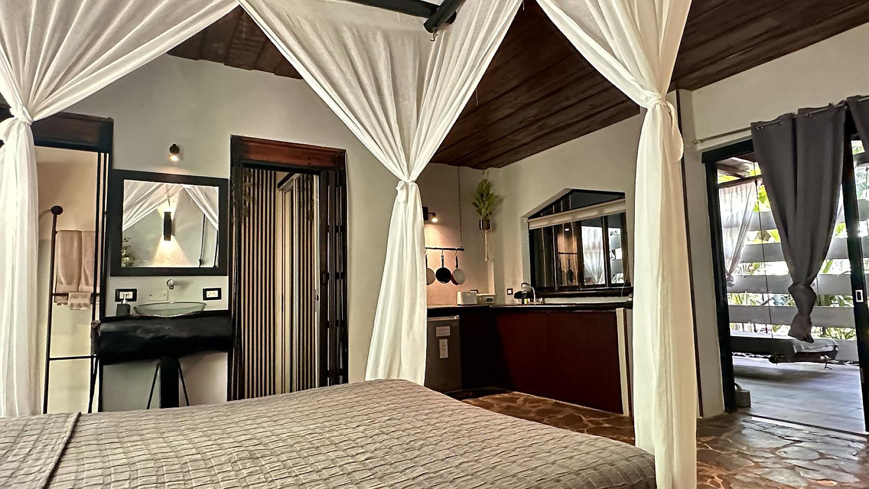  Suite Loft For One Or Two Residents  -  Jungle Oasis Coliving Retreat Steps from Stunning Santa Teresa Beach  - Gallery -  37