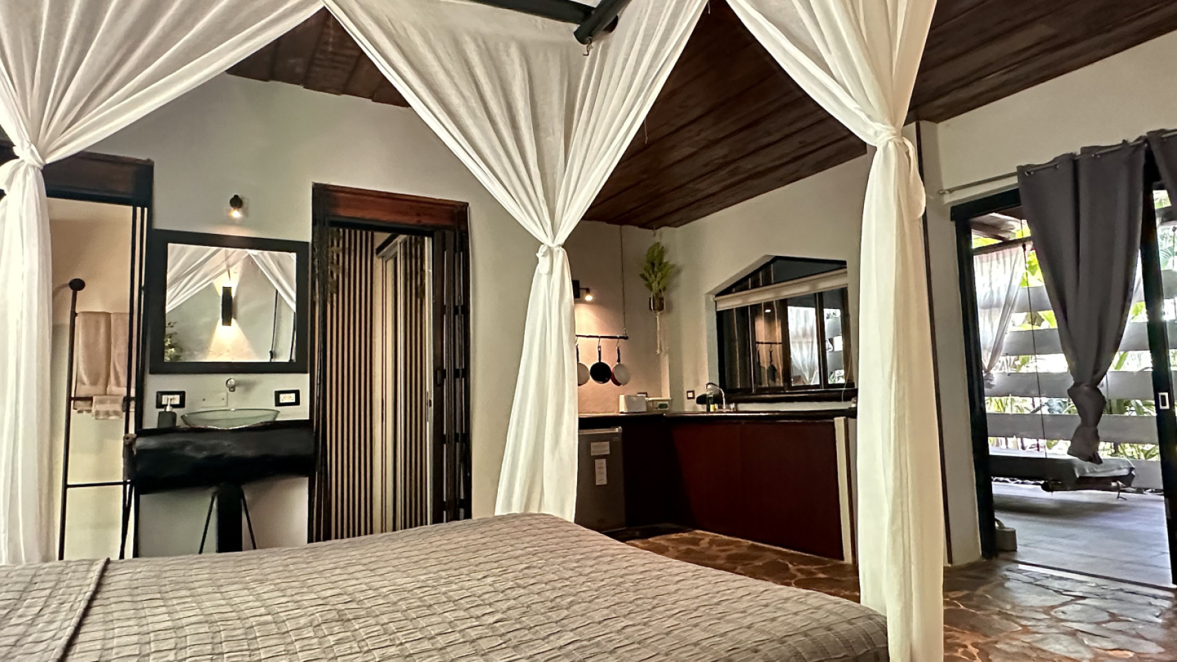 Suite Loft For One Or Two Residents - Jungle Oasis Coliving Retreat Steps from Stunning Santa Teresa Beach Apartment - Gallery - 13