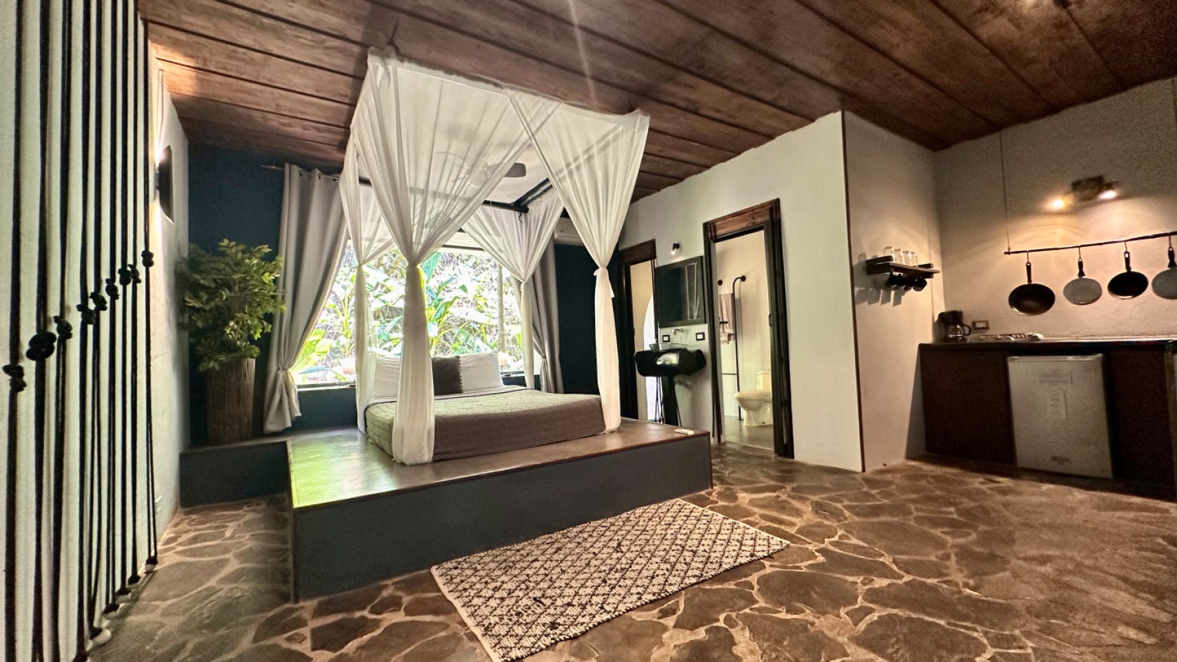 Suite Loft For One Or Two Residents - Jungle Oasis Coliving Retreat Steps from Stunning Santa Teresa Beach - Gallery - 2