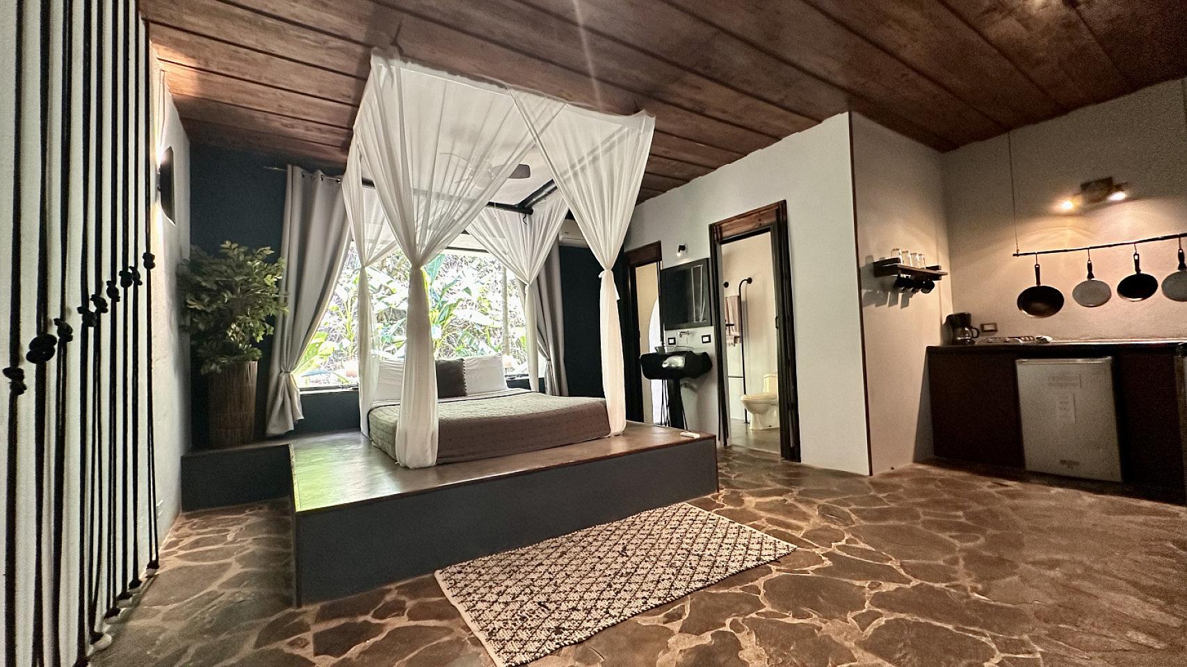  Suite Loft For One Or Two Residents  -  Jungle Oasis Coliving Retreat Steps from Stunning Santa Teresa Beach  - Gallery -  26
