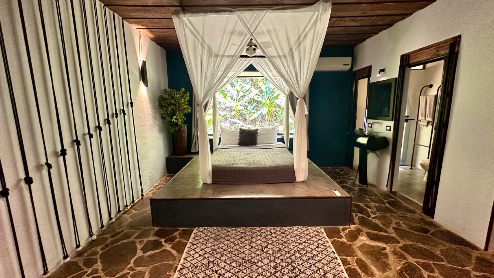Suite Loft For One Or Two Residents - Jungle Oasis Coliving Retreat Steps from Stunning Santa Teresa Beach Apartment - Gallery - 3