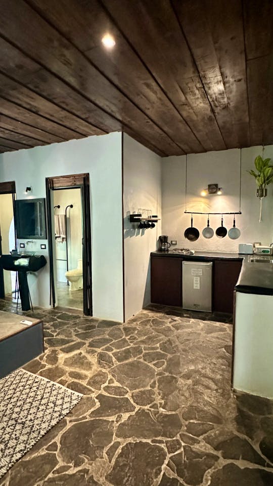 Suite Loft For One Or Two Residents - Jungle Oasis Coliving Retreat Steps from Stunning Santa Teresa Beach Apartment - Gallery - 12
