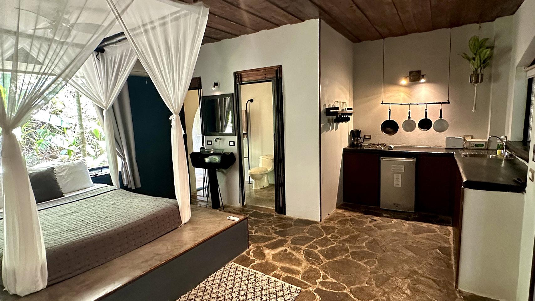 Suite Loft For One Or Two Residents - Jungle Oasis Coliving Retreat Steps from Stunning Santa Teresa Beach - Gallery - 43