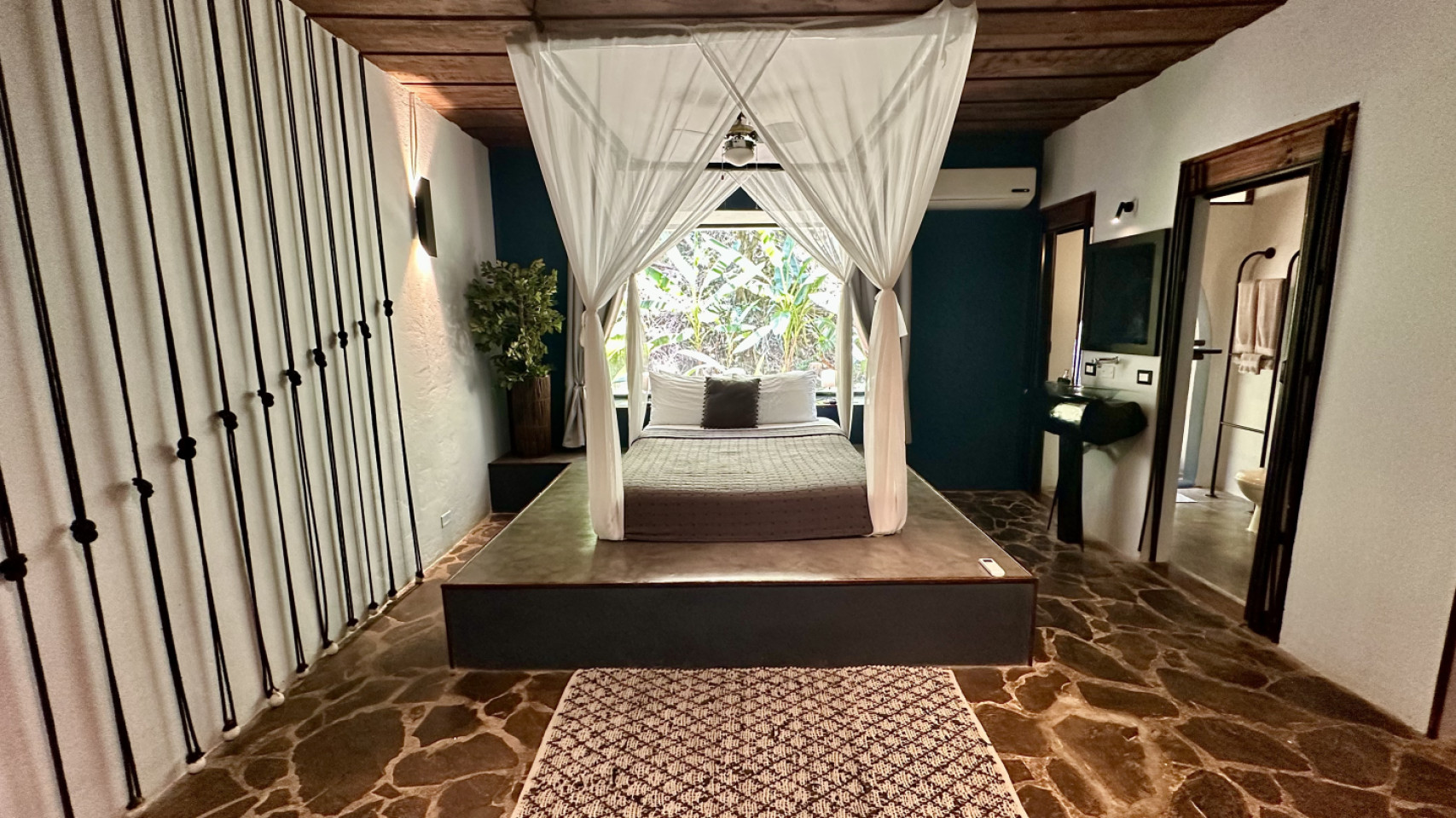  Suite Loft For One Or Two Residents  -  Jungle Oasis Coliving Retreat Steps from Stunning Santa Teresa Beach  - Gallery -  15
