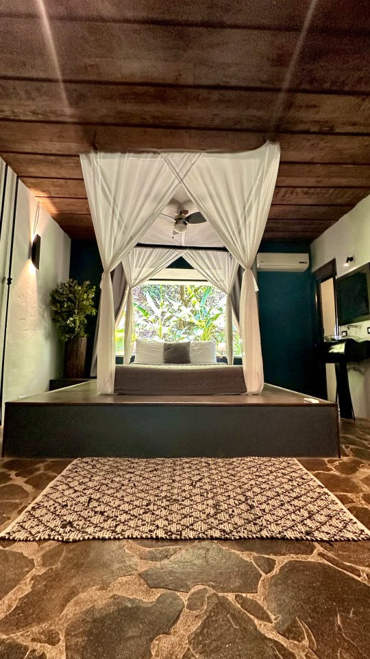 Suite Loft For One Or Two Residents - Jungle Oasis Coliving Retreat Steps from Stunning Santa Teresa Beach - Gallery - 4