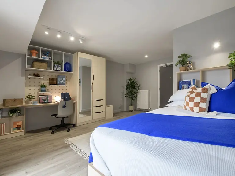  6 Bed Premium Ensuite  -  Bottleworks  - Gallery -  1