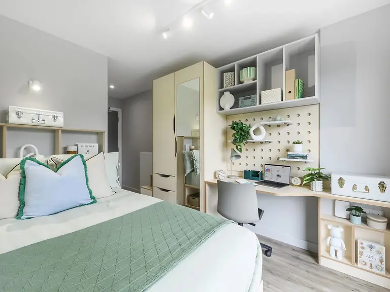  4 Bed Standard Ensuite  -  Bottleworks  - Gallery -  1