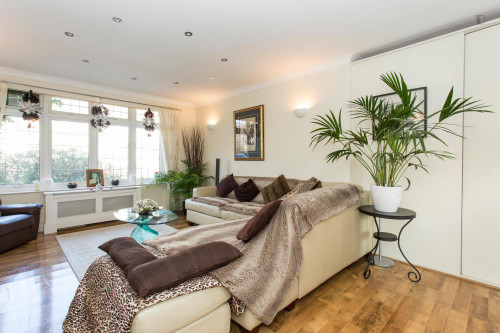 Marvellous double bedroom located in suburban Barkingside - Gallery - 16