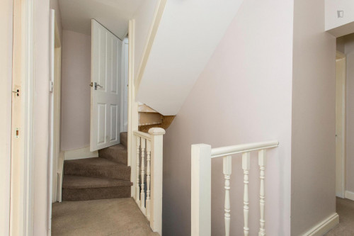 Marvellous double bedroom located in suburban Barkingside - Gallery - 8
