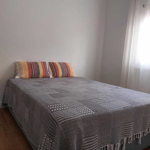 Very comfy double bedroom in Trafaria
