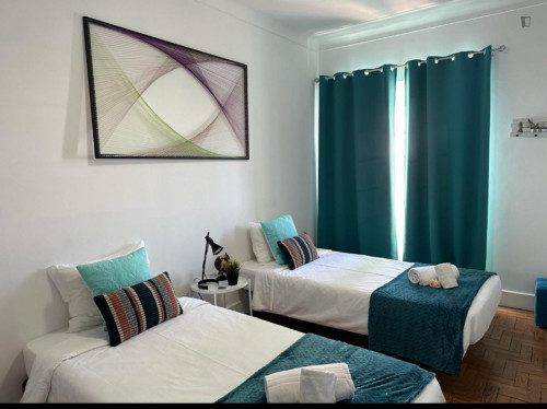 Lovely twin ensuite bedroom in the centre of Setúbal - Gallery - 3