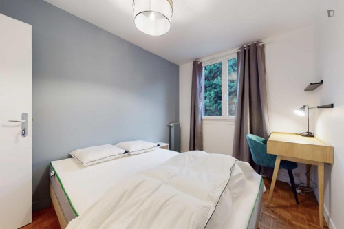Cushy double bedroom in a 5-bedroom apartment close to Choisy-Le-Roi train station