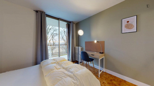 Cute double bedroom in Palaiseau