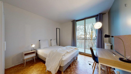 Cute double bedroom in Palaiseau