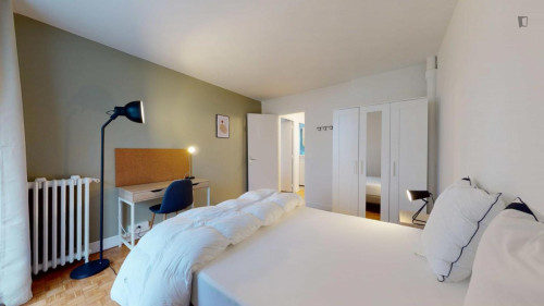 Cute double bedroom in Palaiseau
