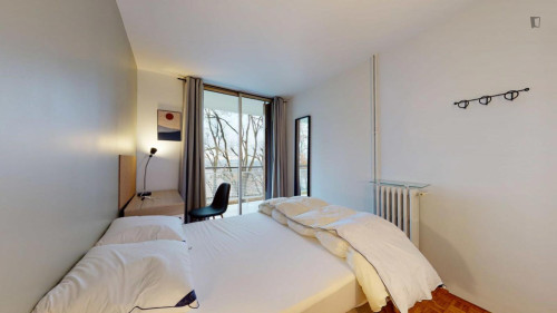Snug double bedroom close to Palaiseau train station