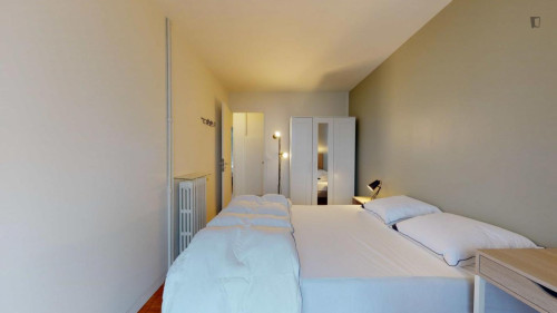 Snug double bedroom close to Palaiseau train station