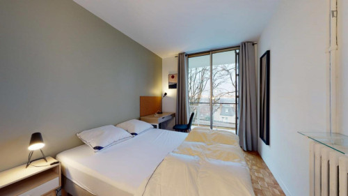 Snug double bedroom close to Palaiseau train station