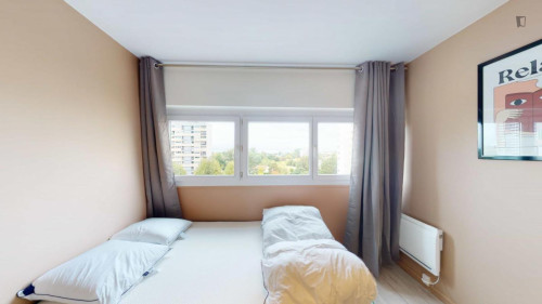 Bright double bedroom close to Place Ravezies tram station