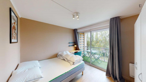 Comfy double bedroom close to Station Godard