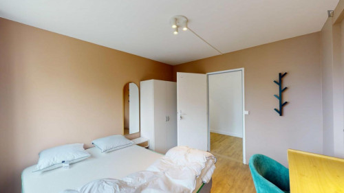 Cool double bedroom close to Plage du Lac