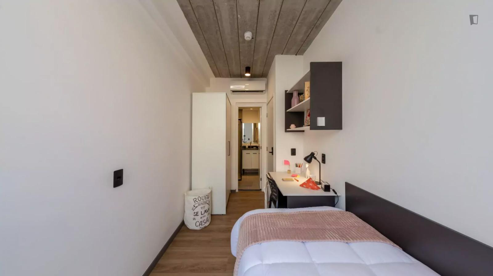 Neat Single Ensuite Bedroom Near Pontifícia Universidade Católica De Campinas - 1