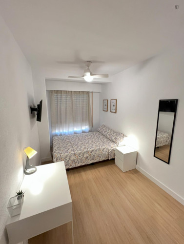 Comfortable single bedroom in shared flat in La Florida