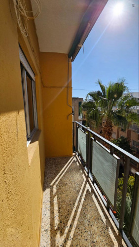 Double bedroom with a balcony, in San Vicente del Raspeig