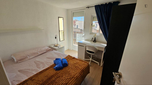 Double bedroom with a balcony, in San Vicente del Raspeig