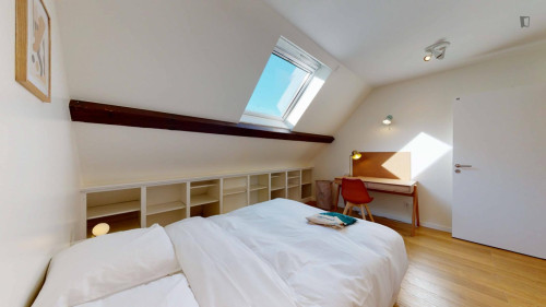 Cute double bedroom close to Parc de la Butte-du-Chapeau-Rouge