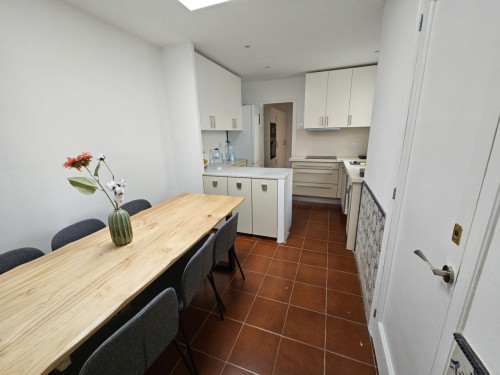 Stylish Coliving Apartment with Community Vibe in Vibrant L'Eixample