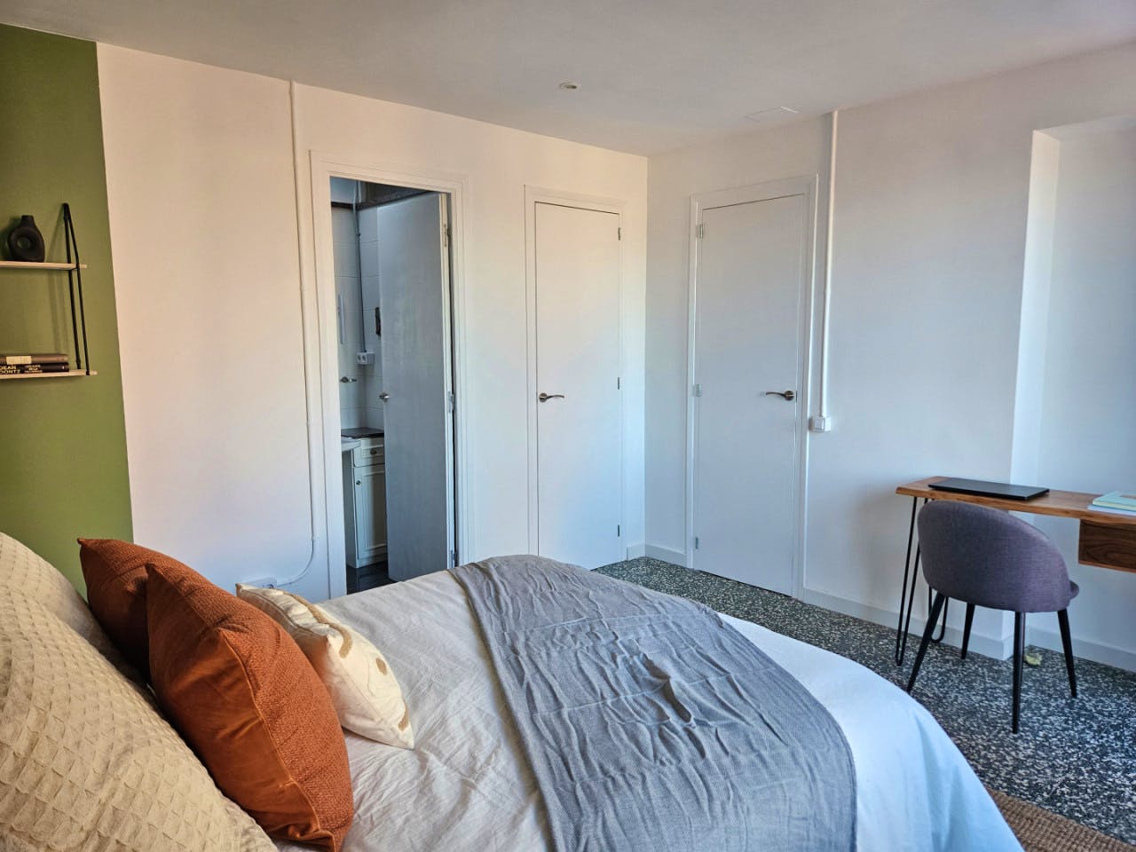  Room 1  -  Stylish Coliving Apartment with Community Vibe in Vibrant L'Eixample  - Gallery -  21