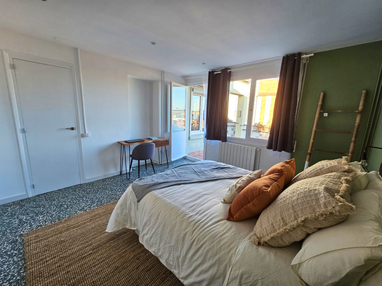  Room 1  -  Stylish Coliving Apartment with Community Vibe in Vibrant L'Eixample  - Gallery -  20