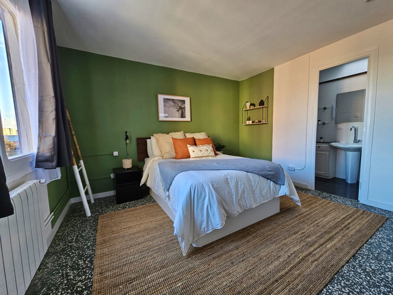  Room 1  -  Stylish Coliving Apartment with Community Vibe in Vibrant L'Eixample  - Gallery -  11